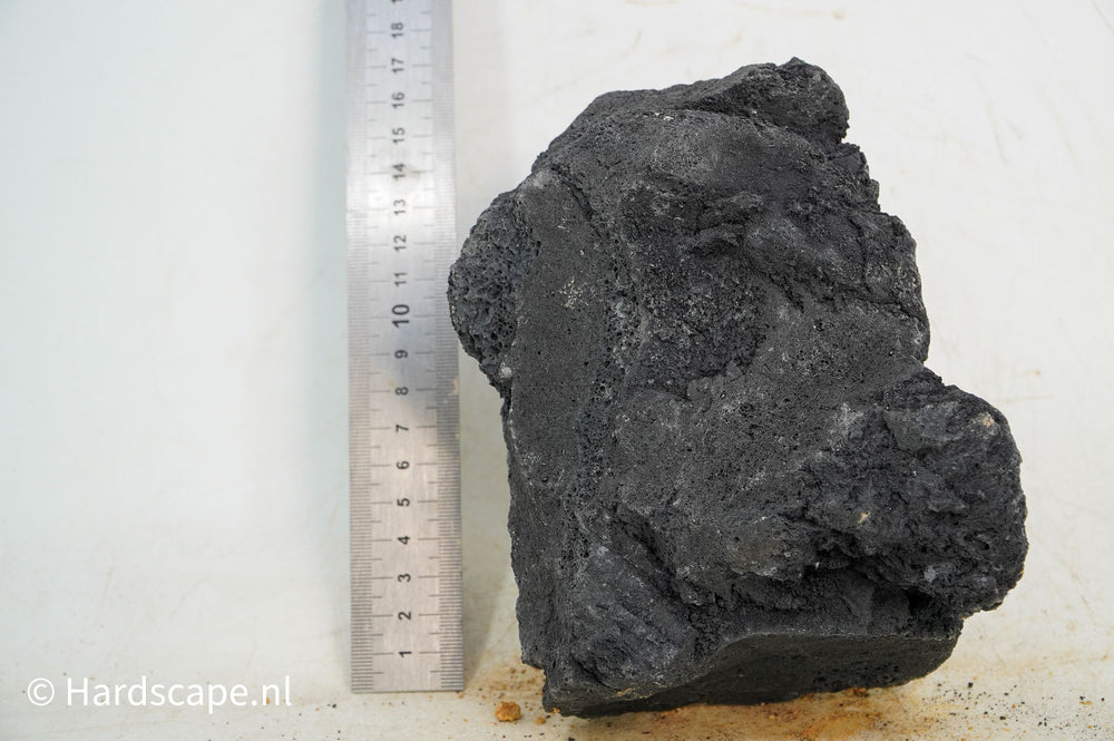 Black Lava Rock M196 - Hardscape.nl