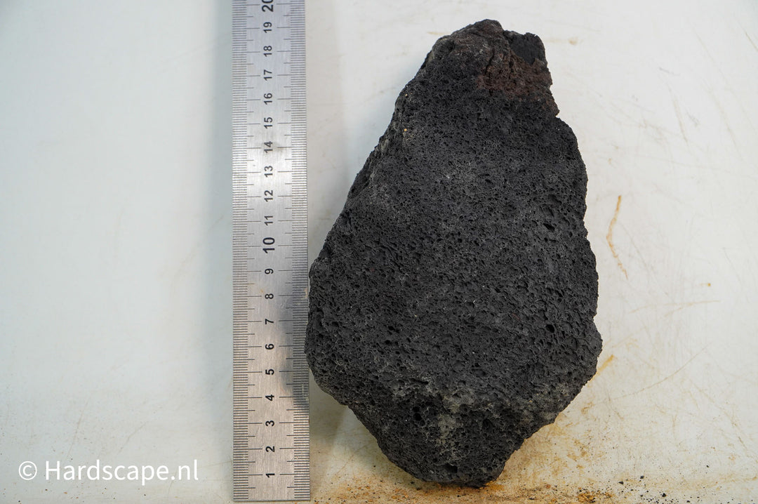 Black Lava Rock M197 - Hardscape.nl