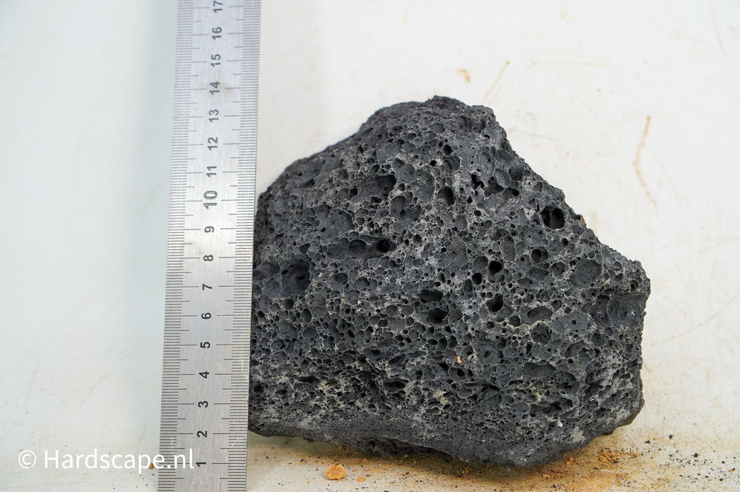 Black Lava Rock M198 - Hardscape.nl