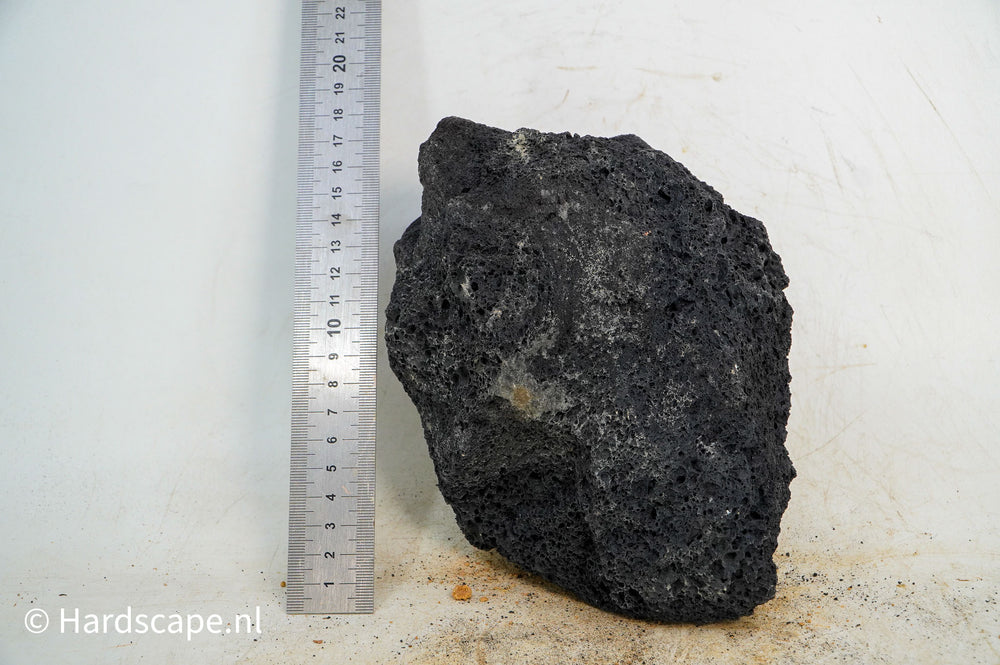 Black Lava Rock M199 - Hardscape.nl