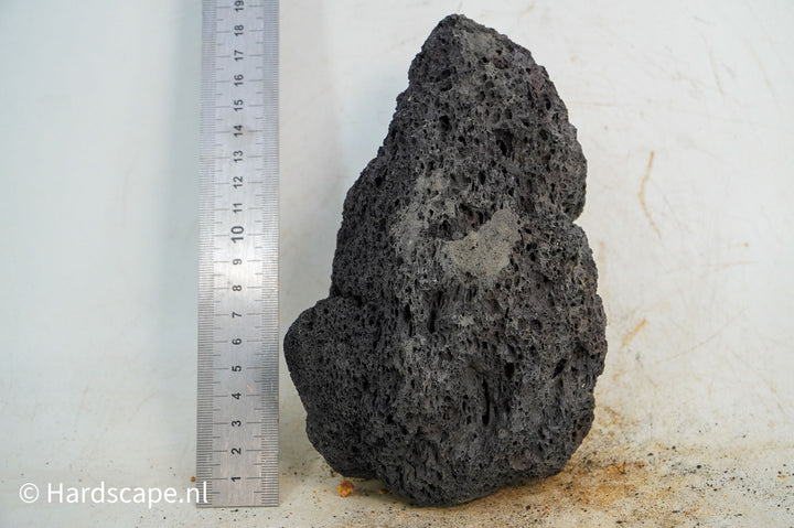 Black Lava Rock M200 - Hardscape.nl