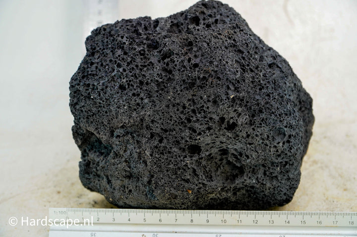 Black Lava Rock M201 - Hardscape.nl