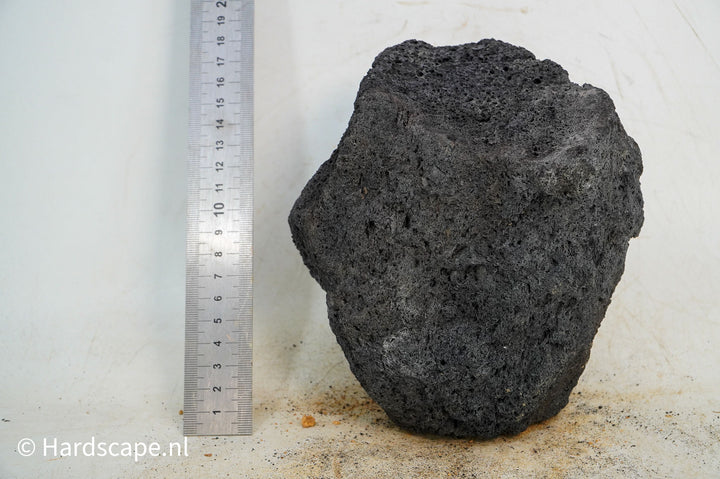 Black Lava Rock M201 - Hardscape.nl