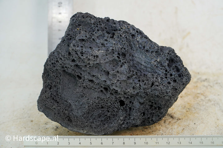 Black Lava Rock M202 - Hardscape.nl