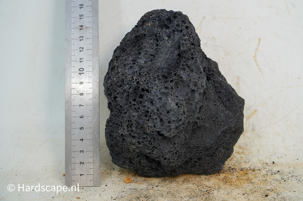 Black Lava Rock M202 - Hardscape.nl