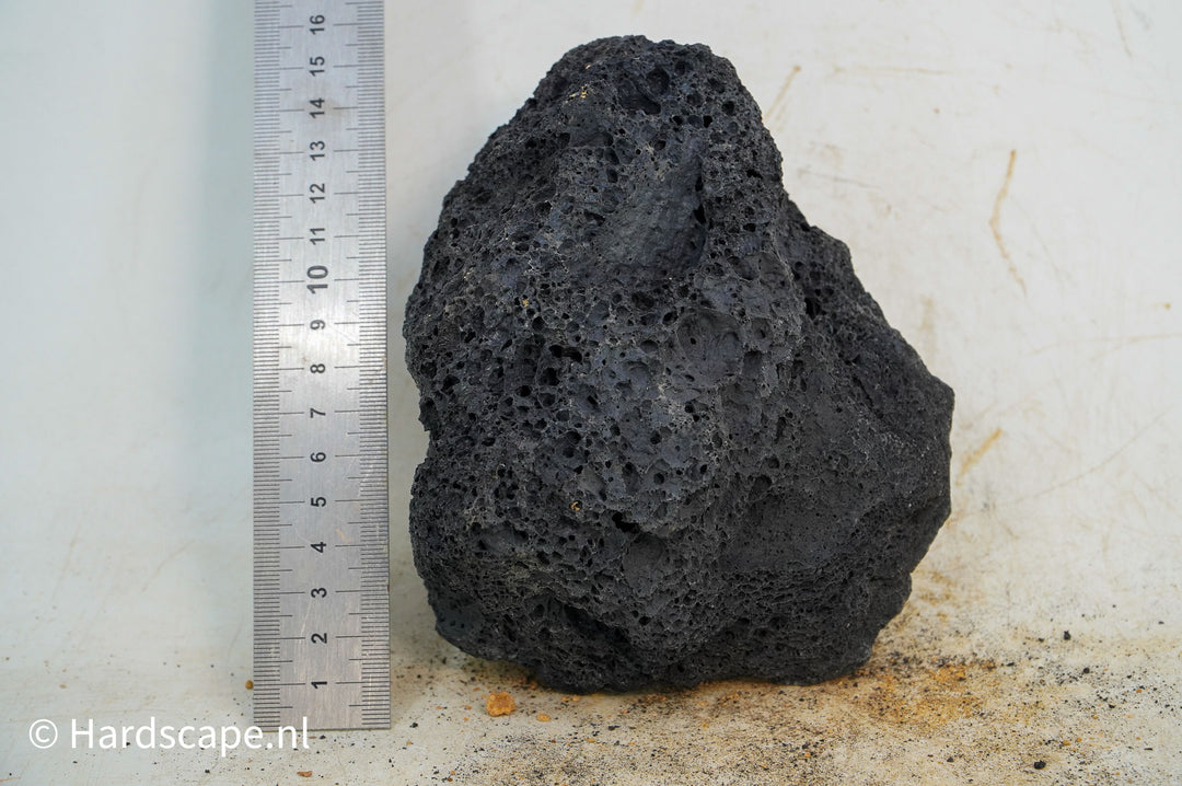 Black Lava Rock M202 - Hardscape.nl