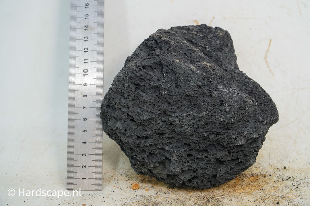 Black Lava Rock M203 - Hardscape.nl