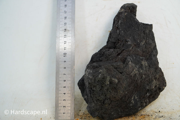 Black Lava Rock M204 - Hardscape.nl