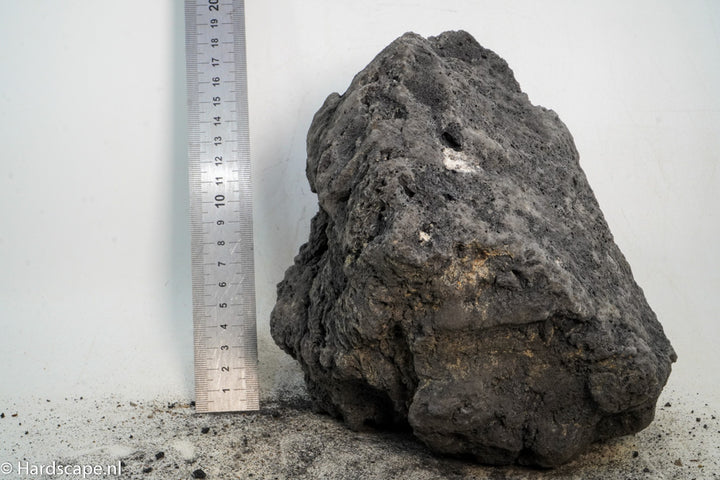 Black Lava Rock XL100 - Hardscape.nl