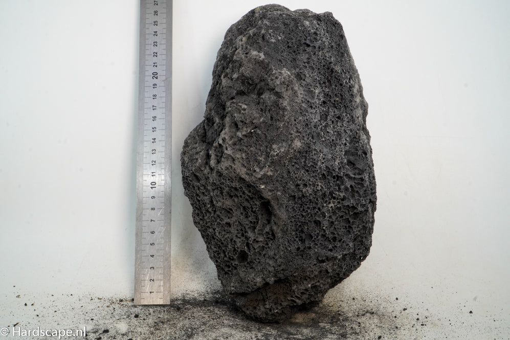 Black Lava Rock XL101 - Hardscape.nl