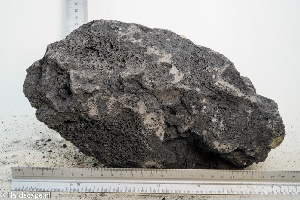 Black Lava Rock XL101 - Hardscape.nl