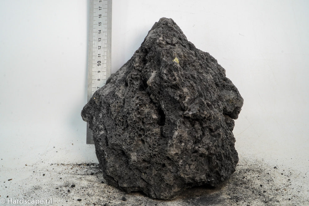 Black Lava Rock XL102 - Hardscape.nl