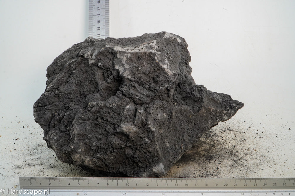 Black Lava Rock XL102 - Hardscape.nl