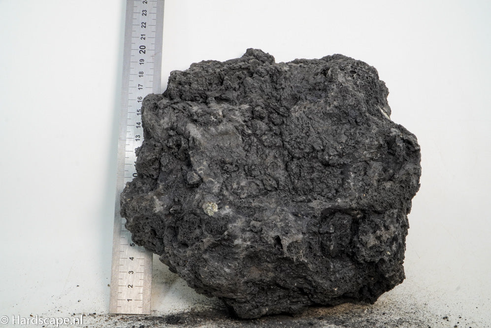 Black Lava Rock XL103 - Hardscape.nl