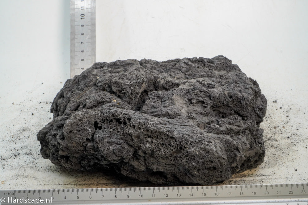 Black Lava Rock XL103 - Hardscape.nl