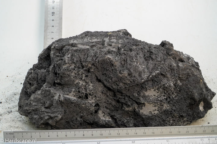 Black Lava Rock XL104 - Hardscape.nl
