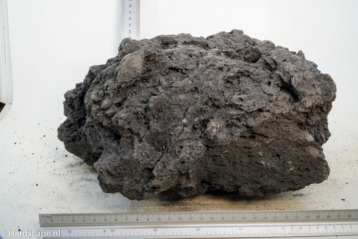 Black Lava Rock XL105 - Hardscape.nl