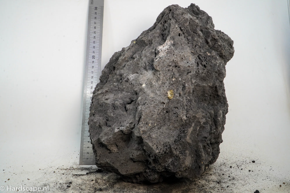 Black Lava Rock XL106 - Hardscape.nl
