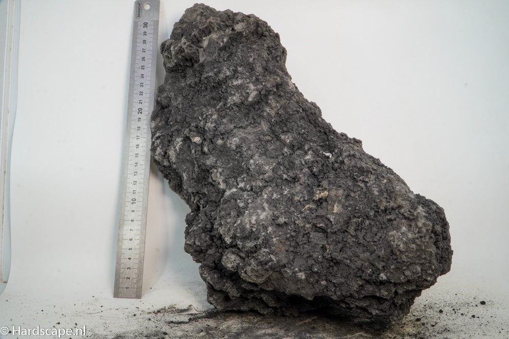 Black Lava Rock XL108 - Hardscape.nl