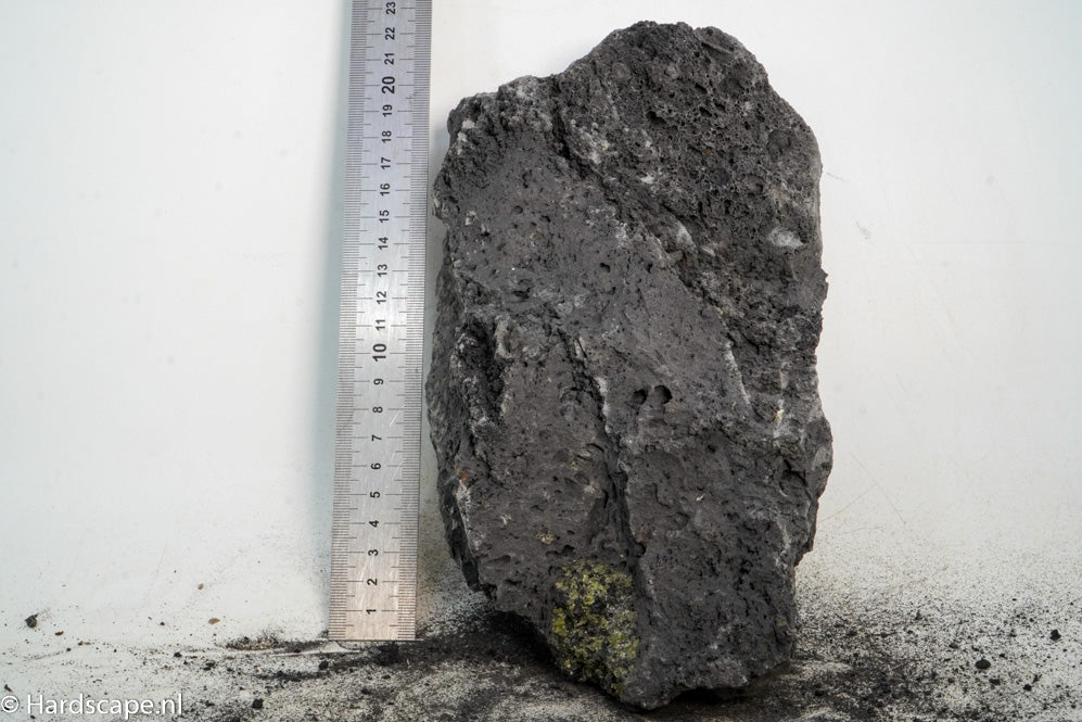 Black Lava Rock XL109 - Hardscape.nl
