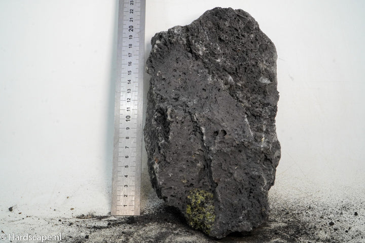 Black Lava Rock XL109 - Hardscape.nl
