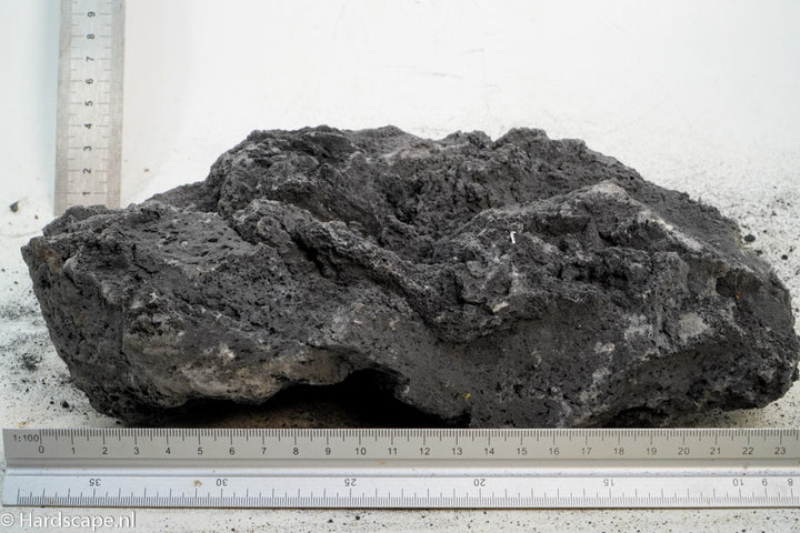 Black Lava Rock XL109 - Hardscape.nl