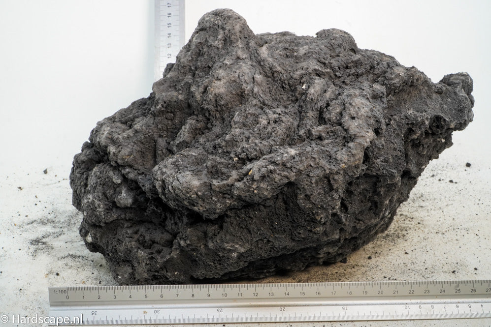 Black Lava Rock XL110 - Hardscape.nl