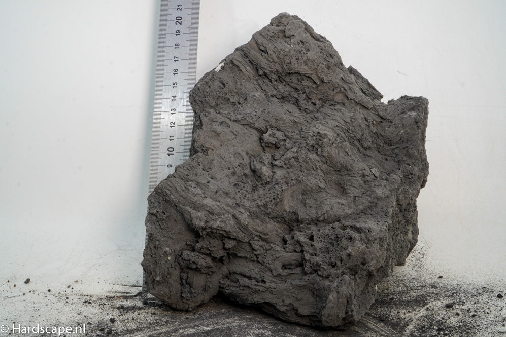 Black Lava Rock XL112 - Hardscape.nl