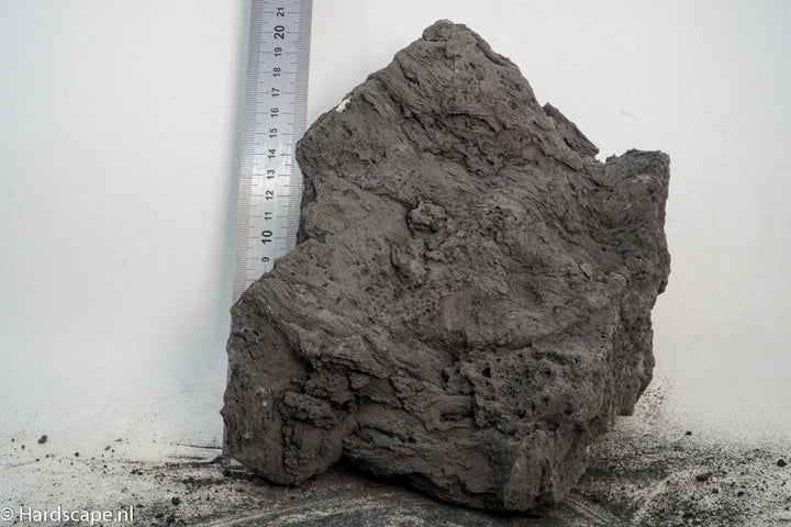 Black Lava Rock XL112 - Hardscape.nl