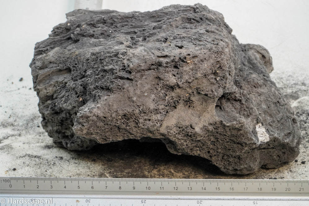 Black Lava Rock XL112 - Hardscape.nl
