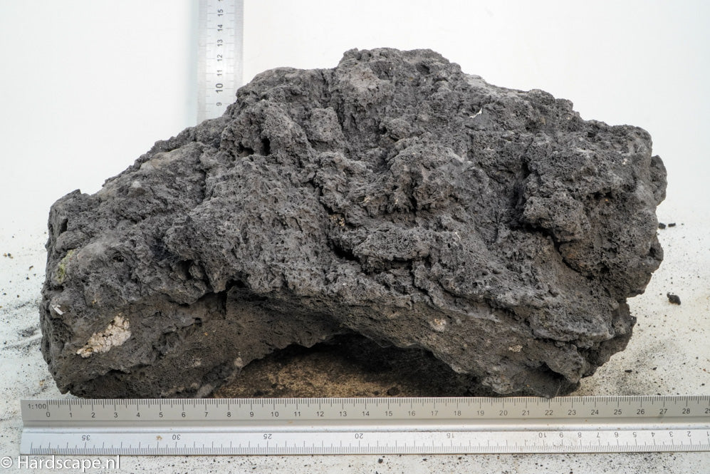 Black Lava Rock XL113 - Hardscape.nl
