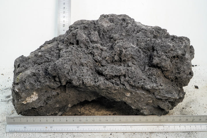 Black Lava Rock XL113 - Hardscape.nl