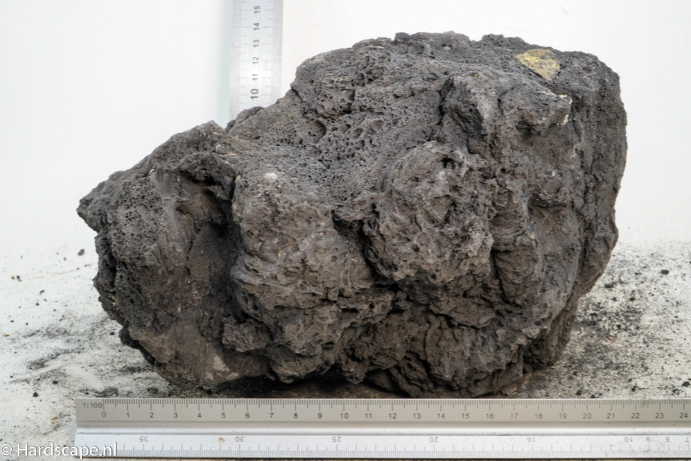 Black Lava Rock XL114 - Hardscape.nl