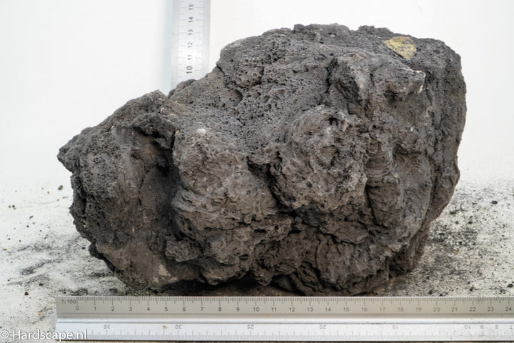 Black Lava Rock XL114 - Hardscape.nl