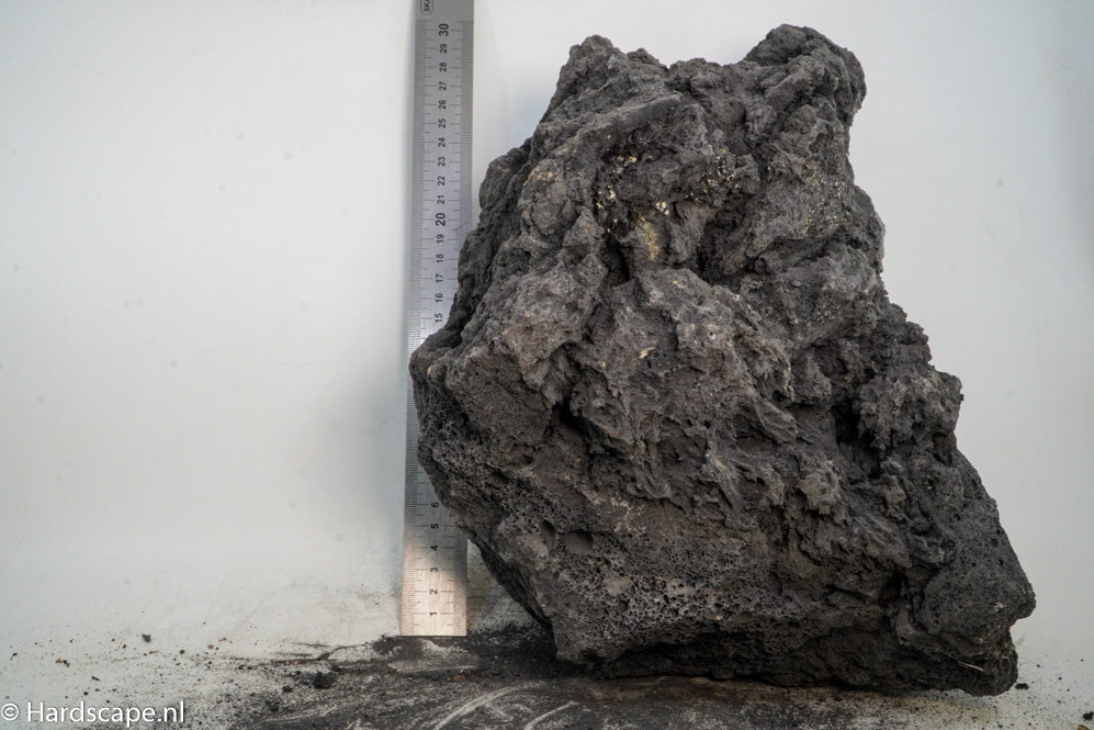 Black Lava Rock XL115 - Hardscape.nl