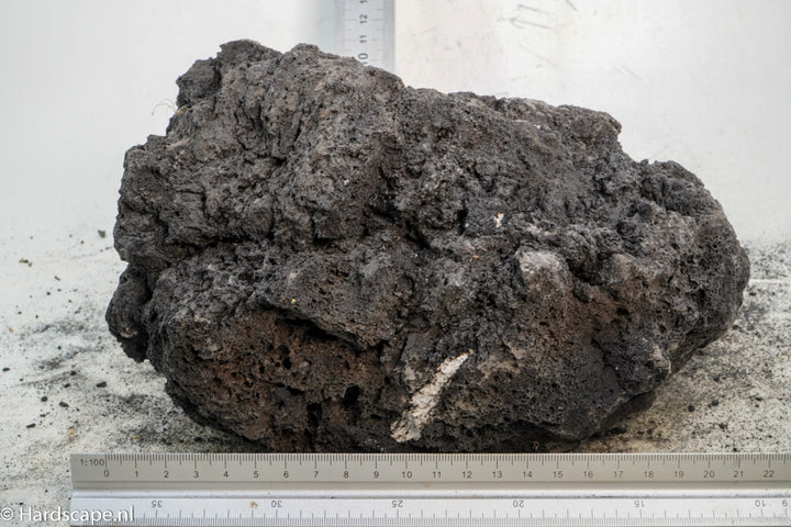 Black Lava Rock XL116 - Hardscape.nl