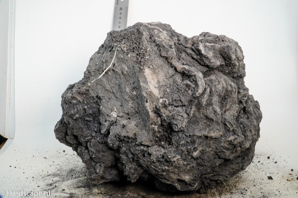 Black Lava Rock XL117 - Hardscape.nl