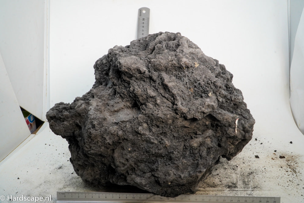 Black Lava Rock XL117 - Hardscape.nl