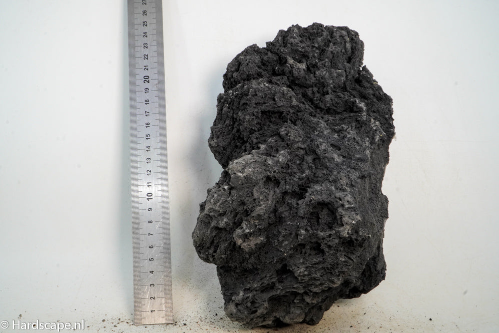 Black Lava Rock XL90 - Hardscape.nl