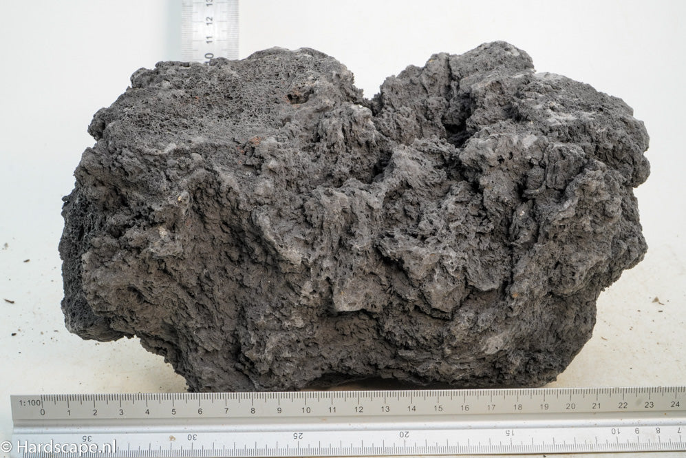 Black Lava Rock XL90 - Hardscape.nl
