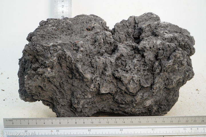 Black Lava Rock XL90 - Hardscape.nl