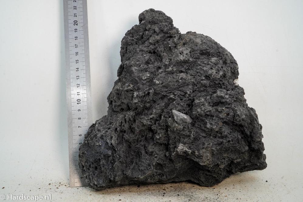 Black Lava Rock XL91 - Hardscape.nl
