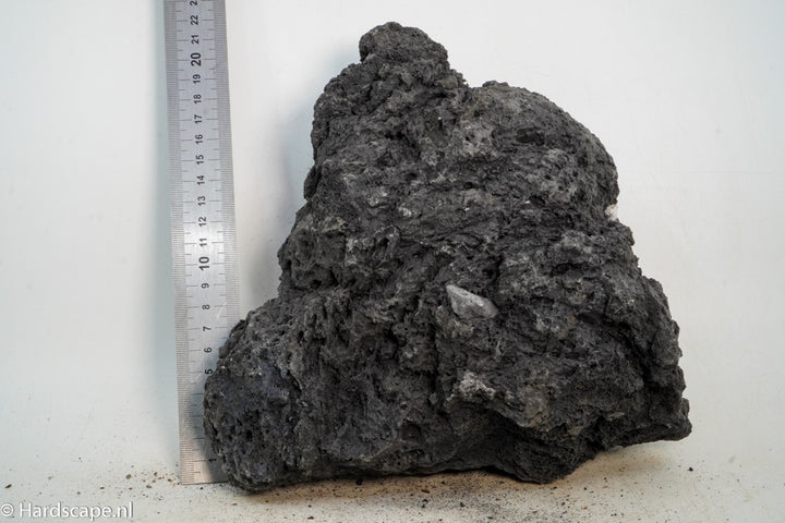 Black Lava Rock XL91 - Hardscape.nl