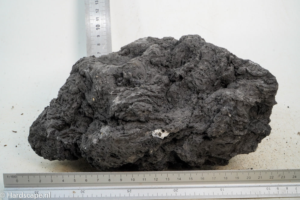 Black Lava Rock XL91 - Hardscape.nl