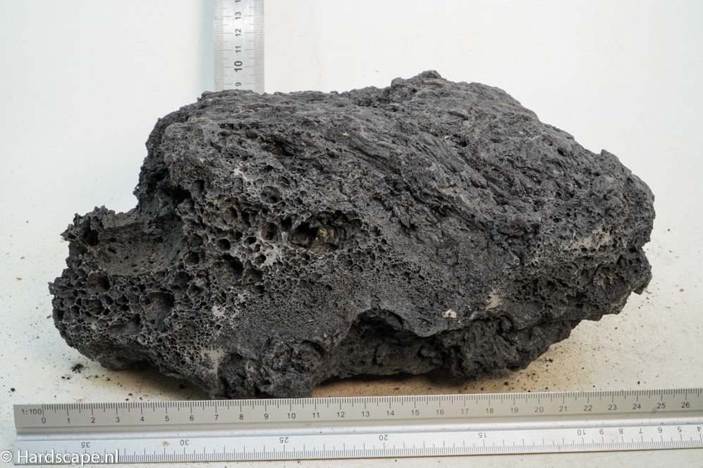Black Lava Rock XL93 - Hardscape.nl