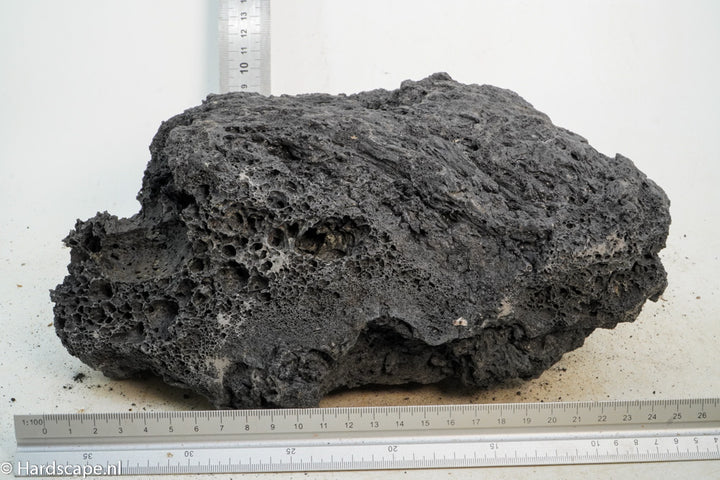 Black Lava Rock XL93 - Hardscape.nl