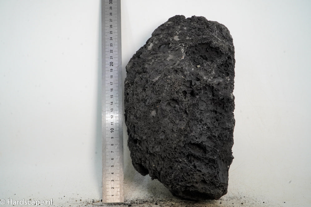 Black Lava Rock XL94 - Hardscape.nl