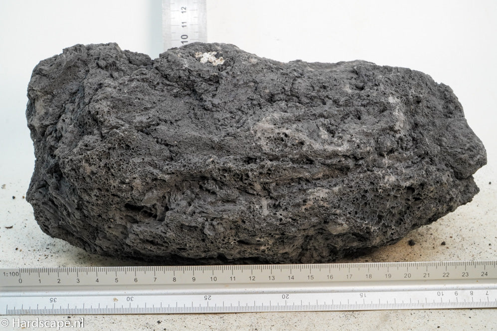 Black Lava Rock XL94 - Hardscape.nl