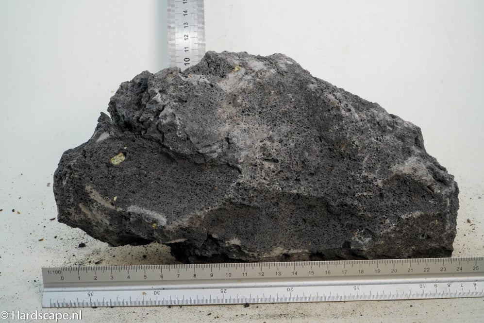 Black Lava Rock XL95 - Hardscape.nl