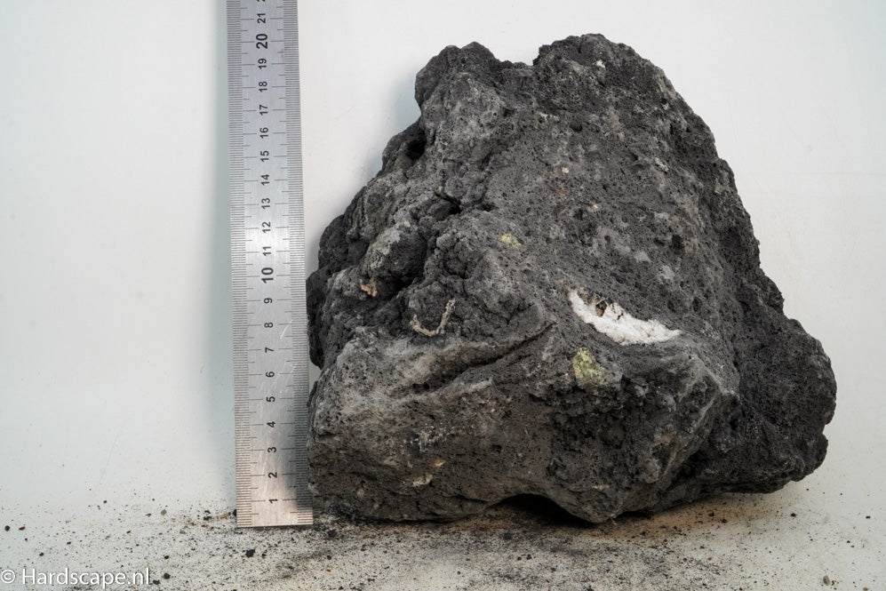 Black Lava Rock XL96 - Hardscape.nl